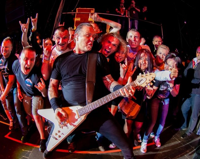 Фронтмен Metallica Джеймс Хетфилд сделал новую татуировку чернилами из праха Лемми Килмистера