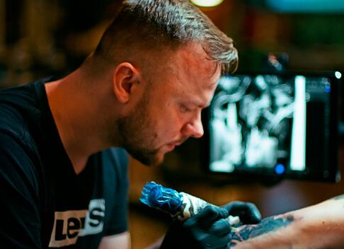 Завораживающий черно-серый реализм от Максима Мельника