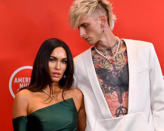 Machine Gun Kelly Шокирует Поклонников Неожиданным Перекрытием Татуировок