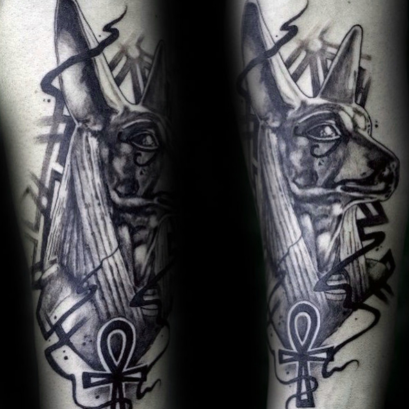Фотография татуировки Египетского бога Анубиса