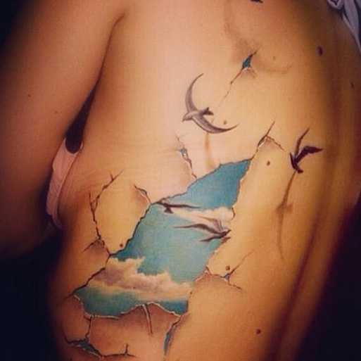 татуировки птиц - чайки на ребрах