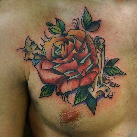 татуировка роза на груди (мужская)