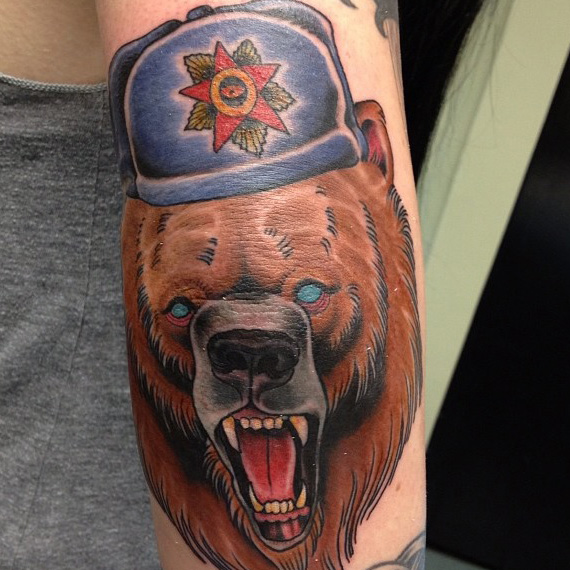 тату - русский медведь в шапке