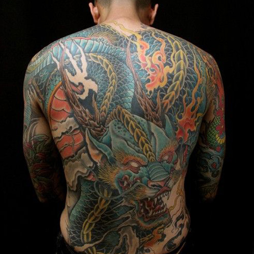 мужское тату: цветной дракон во всю спину